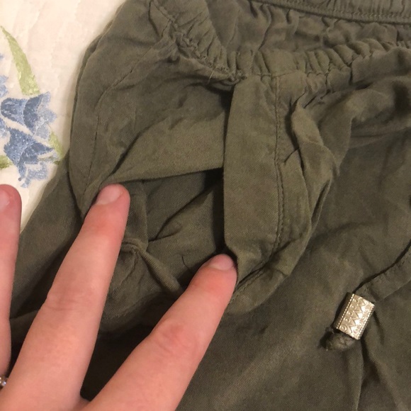 H&M olive green shorts size 10 - Picture 3 of 5